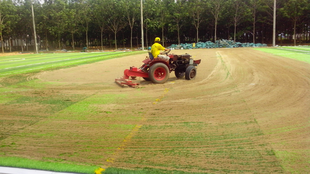 Thi công lắp đặt cỏ nhân tạo sân bóng đá tại các tỉnh miền tây
